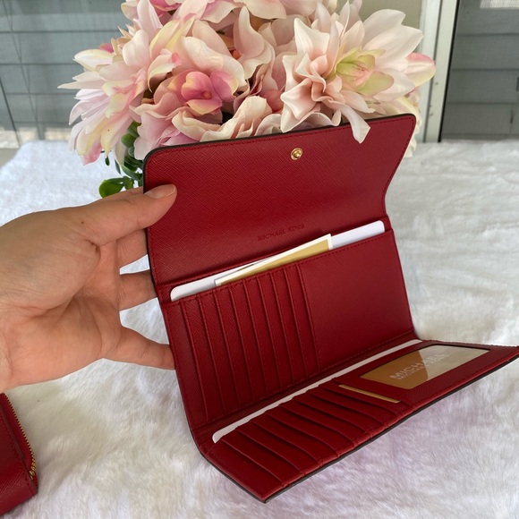 ❣️❣️Michael Kors wallet - Picture 2 of 3